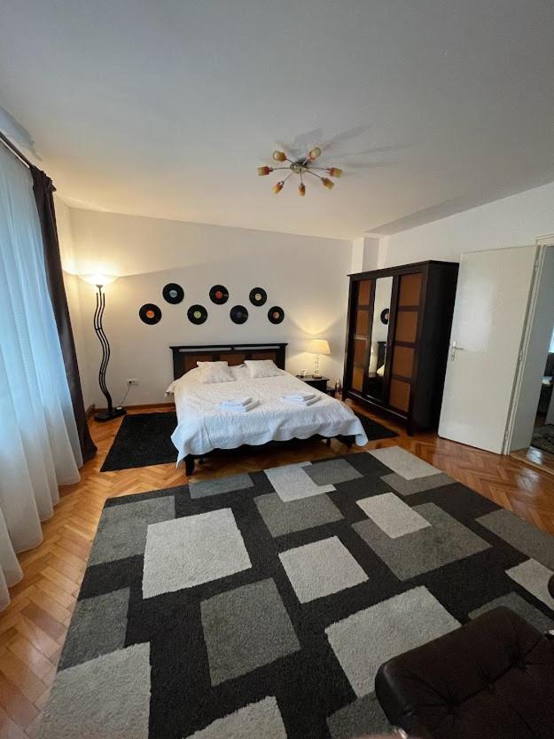 Crisan 40 Casa Muntean 100Mp 3Camere 3Paturi 1 Canapea 2 Dormitoare Parcare 티미쇼아라 외부 사진